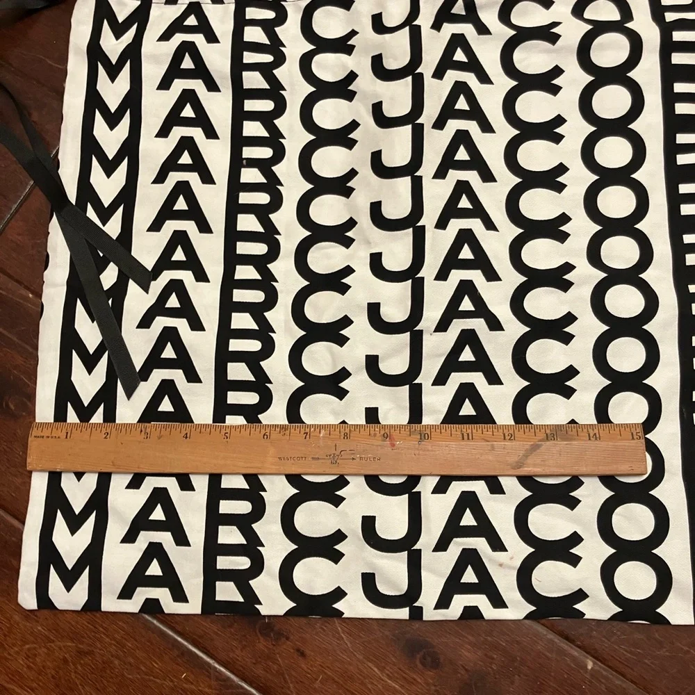 Marc Jacob’s Dust Bag - Picture 4 of 8